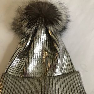 Silver ski hat w fun Pom Pom